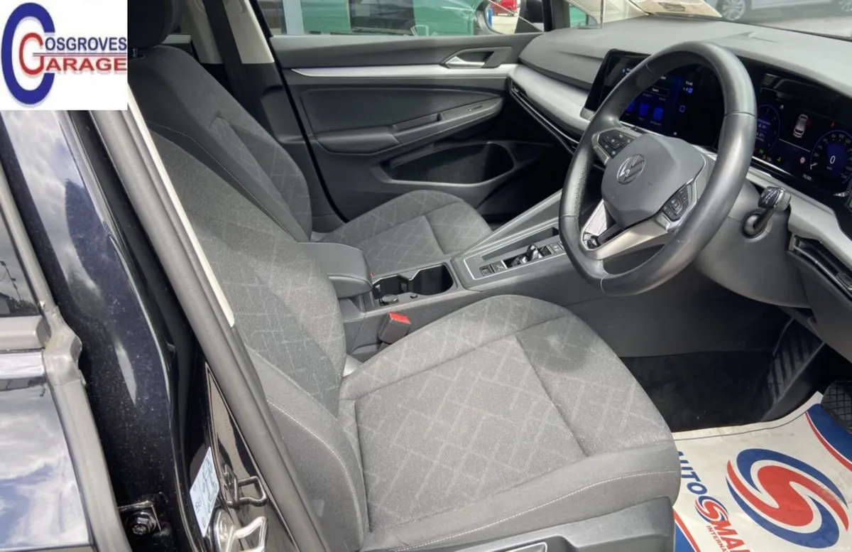 Volkswagen Golf 2023 - Image 3