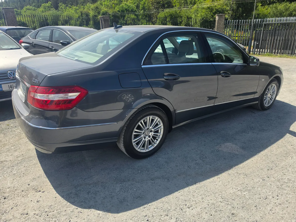 Mercedes-Benz E-Class 2011 - Image 3