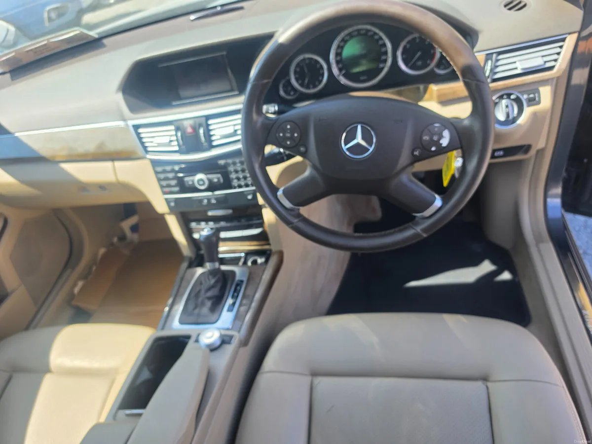 Mercedes-Benz E-Class 2011 - Image 6