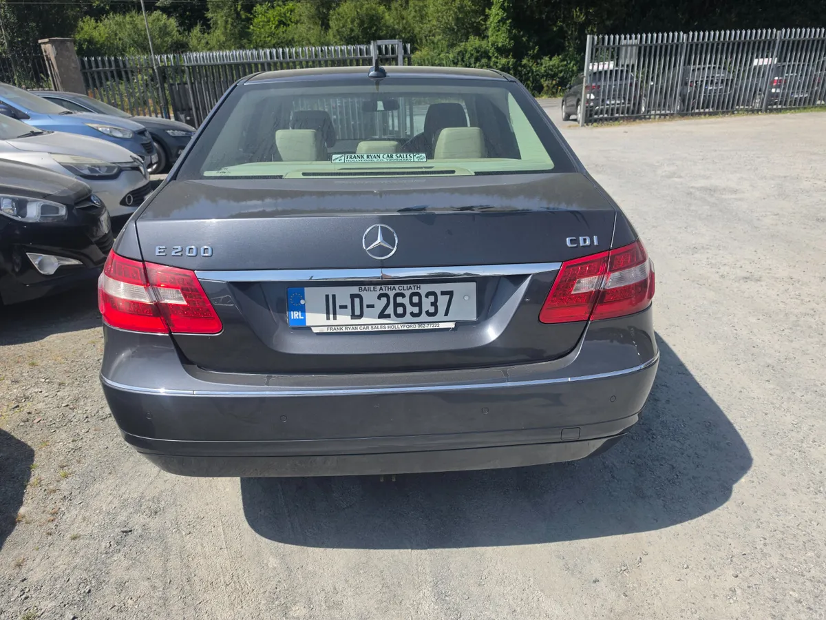 Mercedes-Benz E-Class 2011 - Image 2