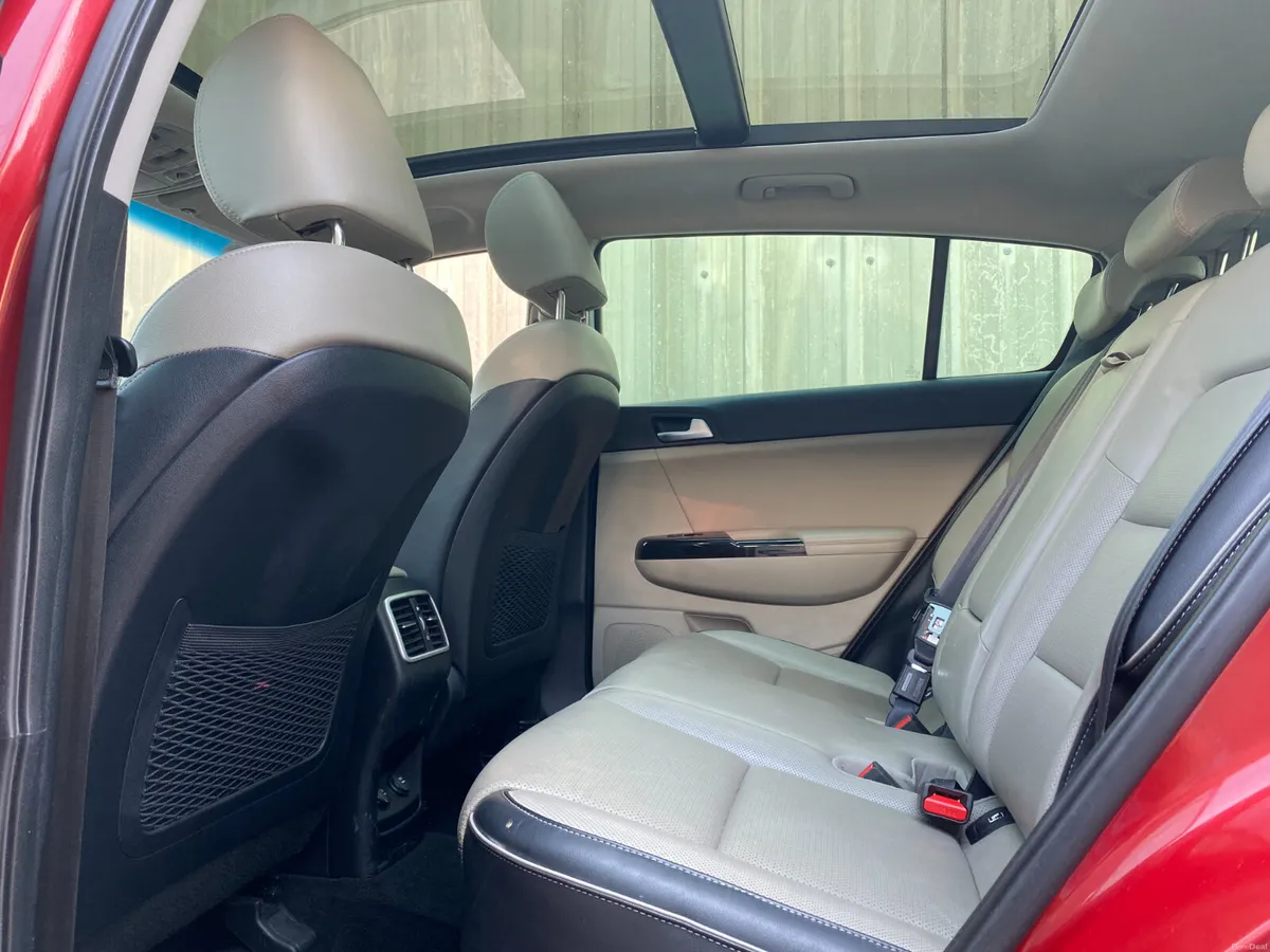 Kia Sportage 2020//AUTO//ROOF//NAV//LEATHER - Image 6