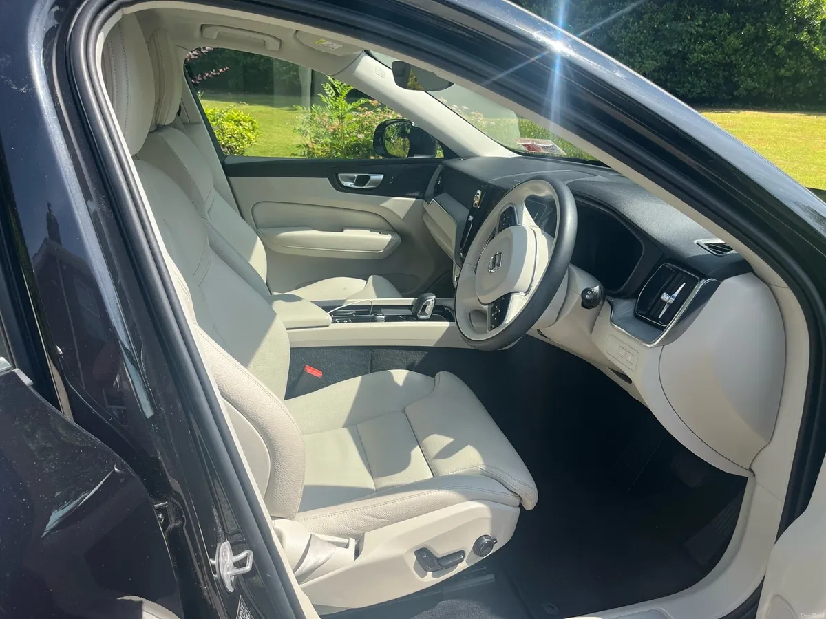 Volvo XC60 TPlus Petrol Plug In  Hybrid - Image 3