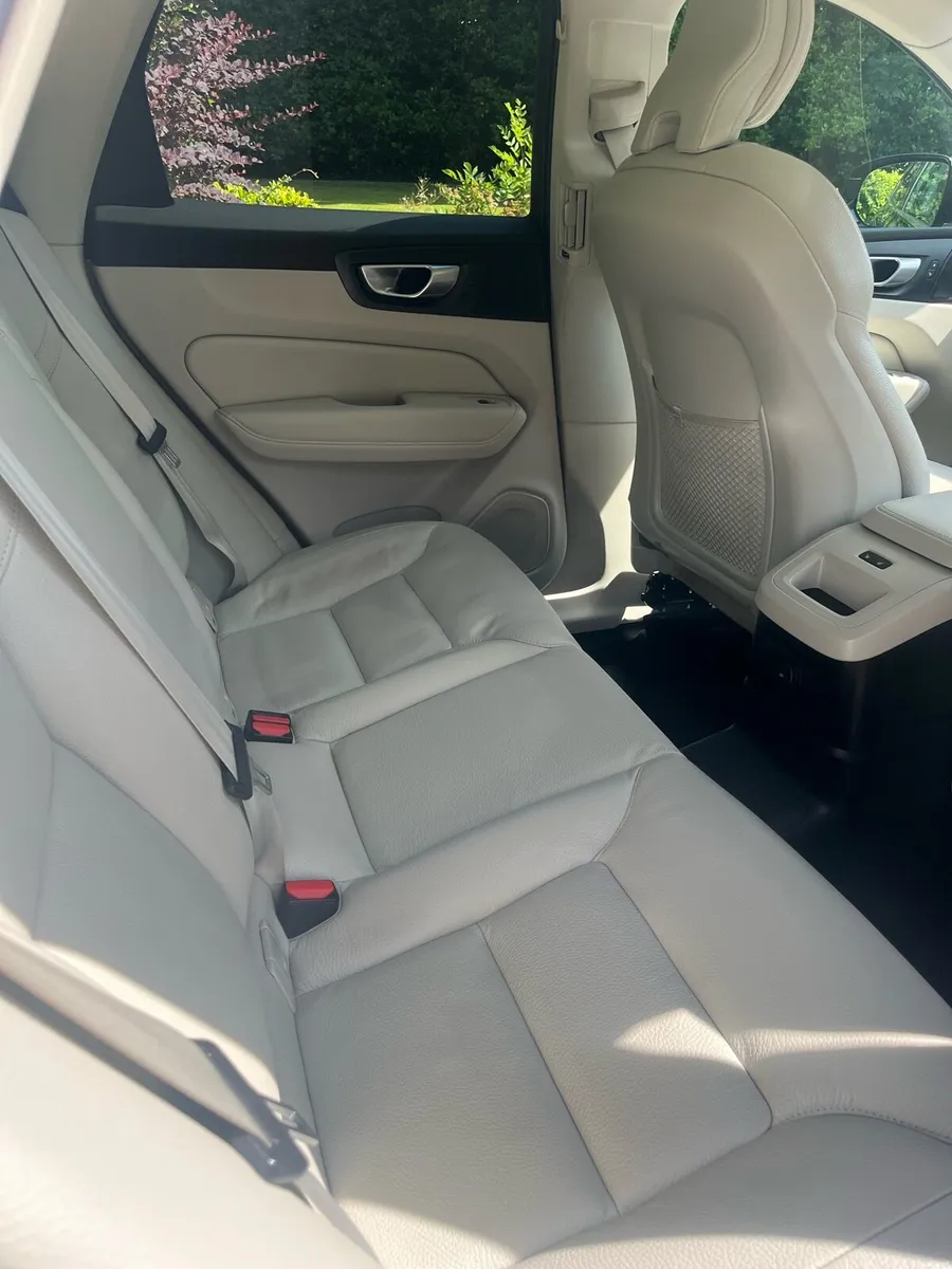 Volvo XC60 TPlus Petrol Plug In  Hybrid - Image 5