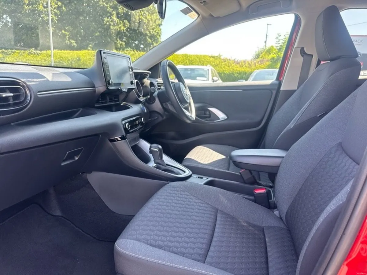 Toyota Yaris 1.5 LUNA SPORT 4DR A - Image 6