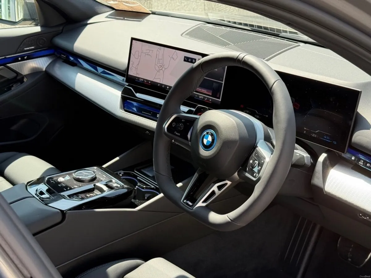 BMW 5-Series 530e M Sport Saloon - Image 3
