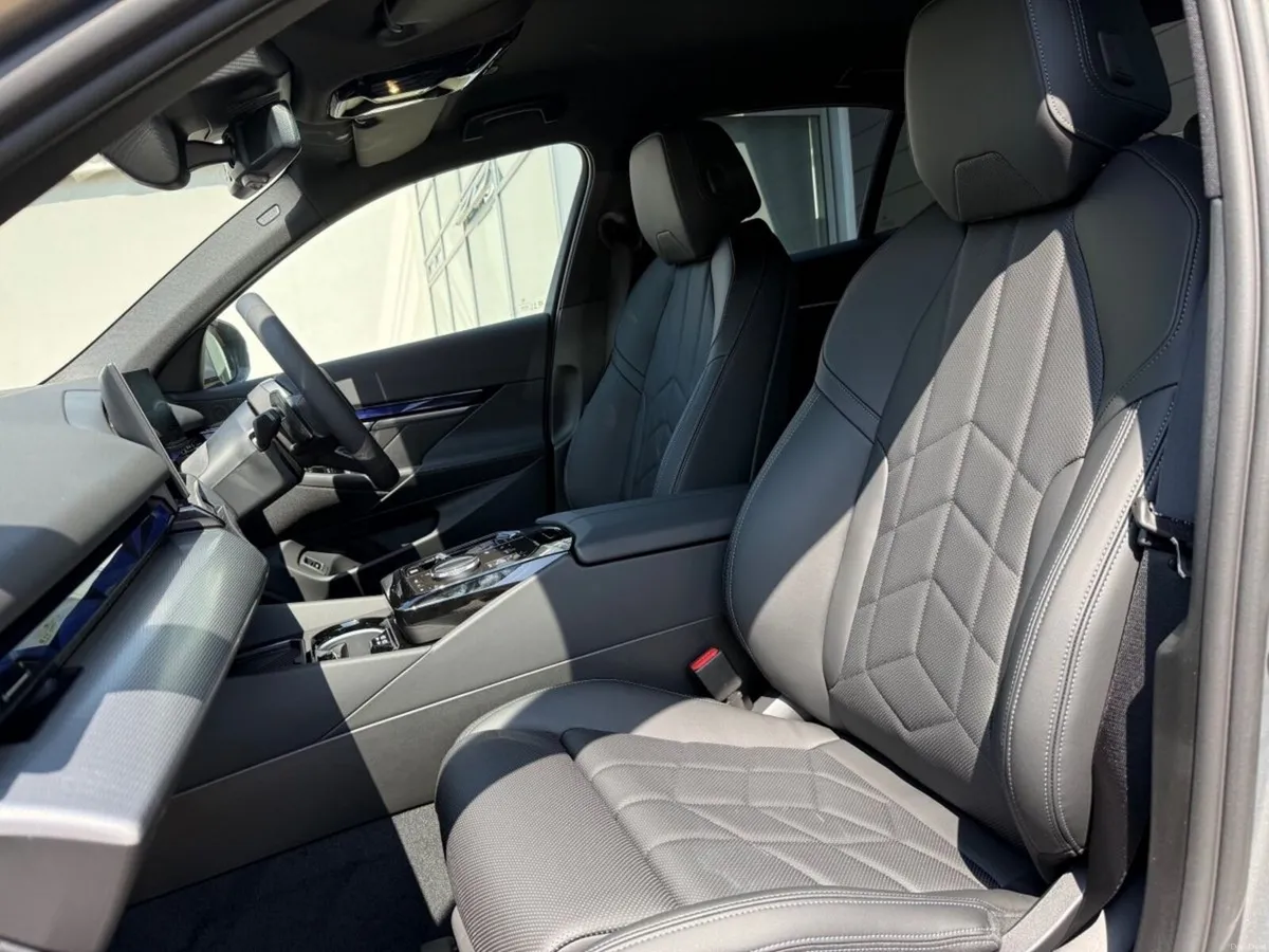 BMW 5-Series 530e M Sport Saloon - Image 5