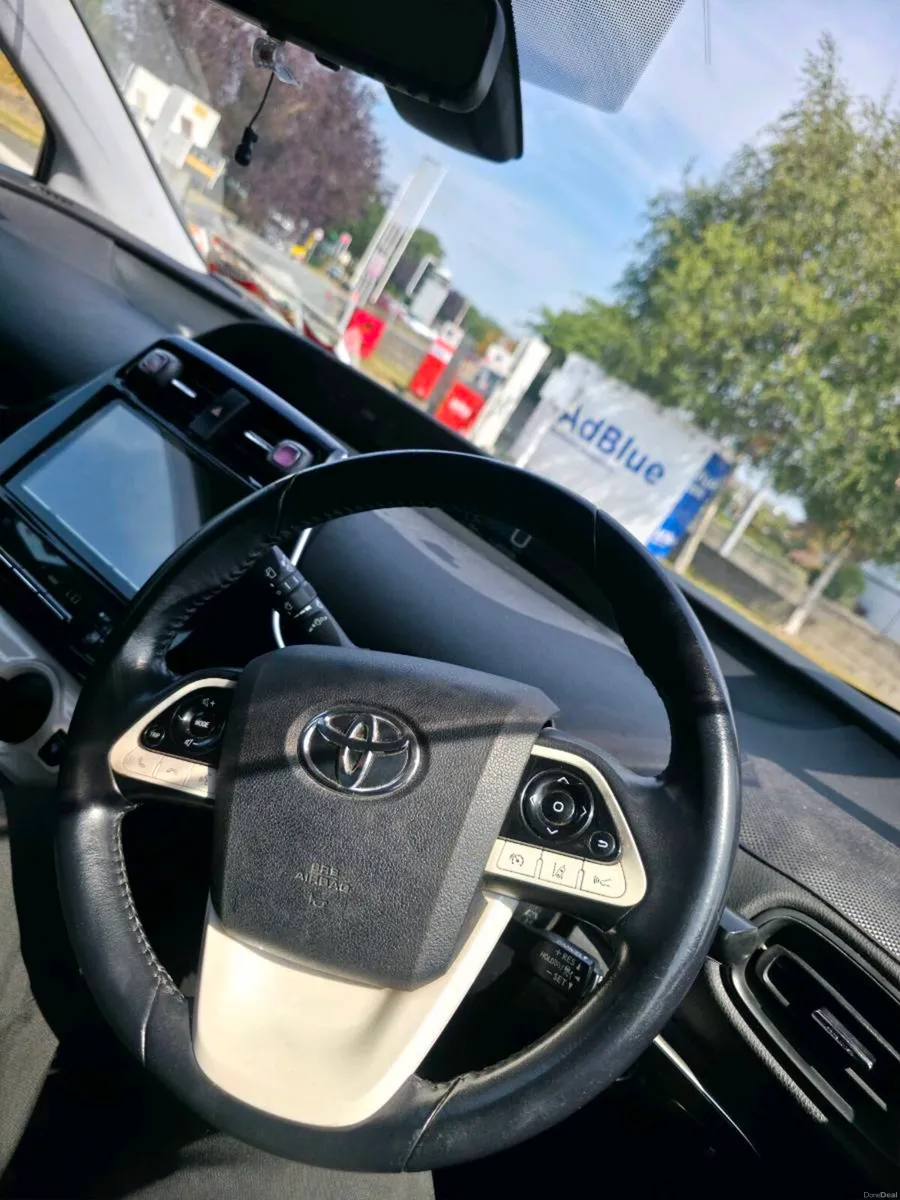 2016 Prius in immaculate condition - Image 6