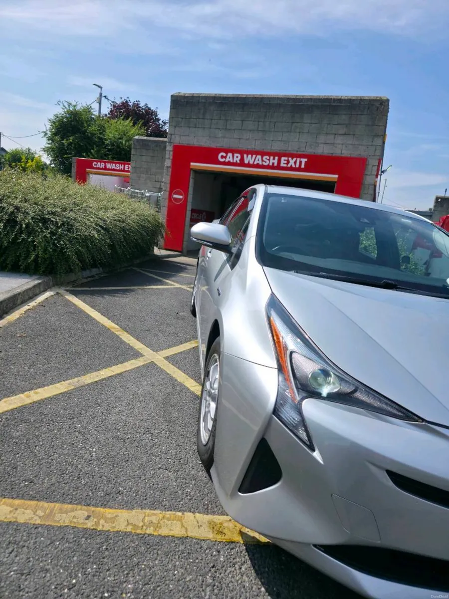 2016 Prius in immaculate condition - Image 4