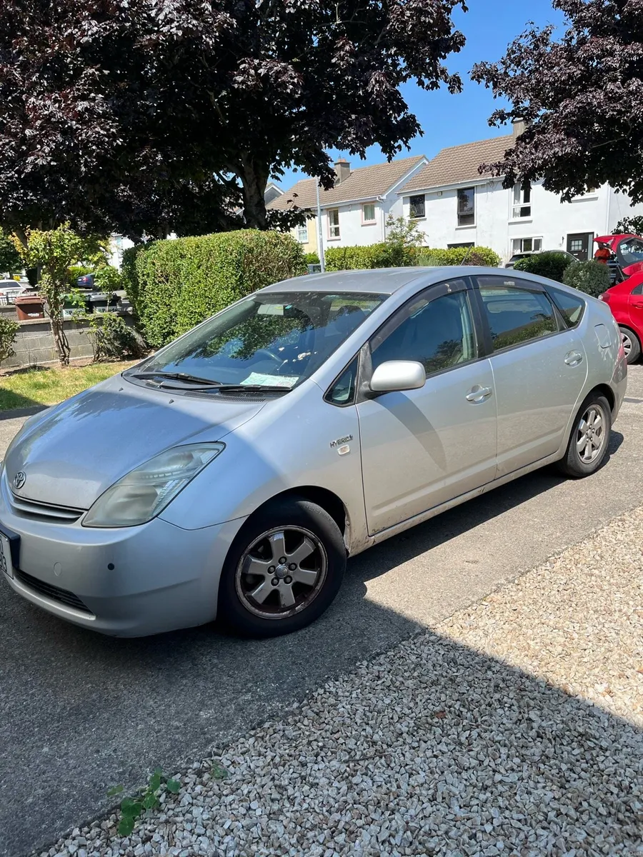 Toyota  Prius 1.5 Automatic 2012 - Image 2