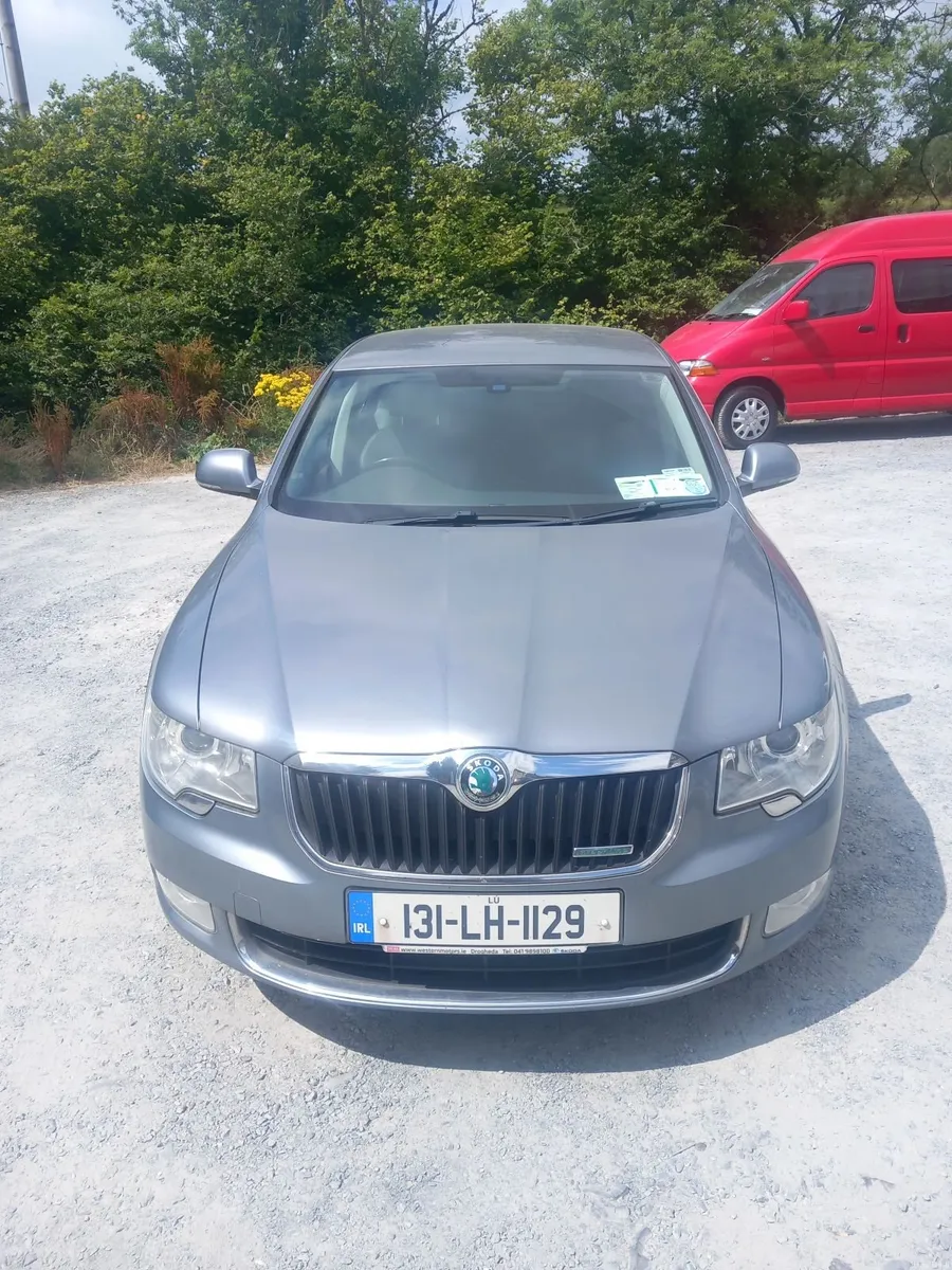 Skoda Superb 2013 - Image 2
