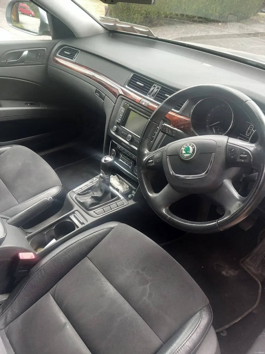 Skoda Superb 2013 - Image 6
