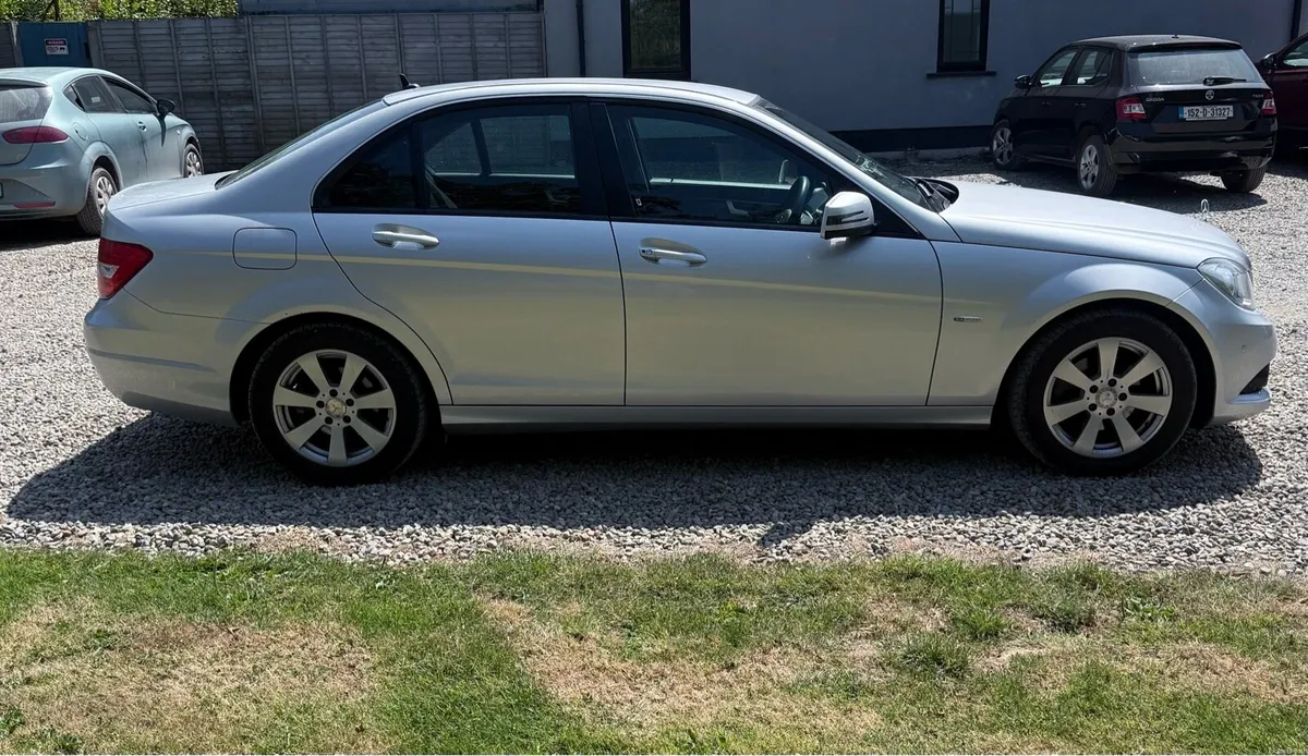 Mercedes Benz C class 2011  Automatic - Image 3