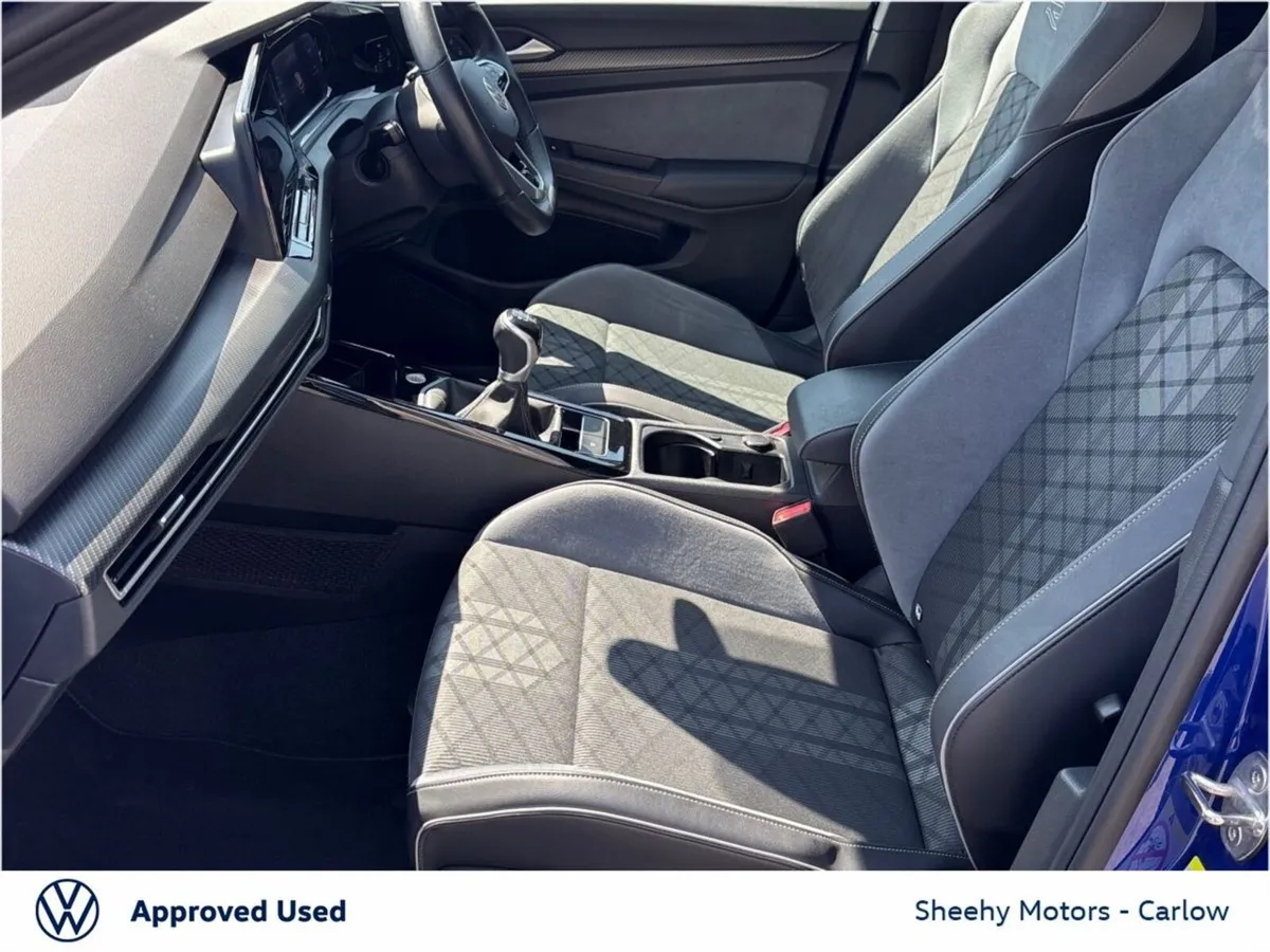 Volkswagen Golf 1.5 TSI 130HP R-Line - Image 4