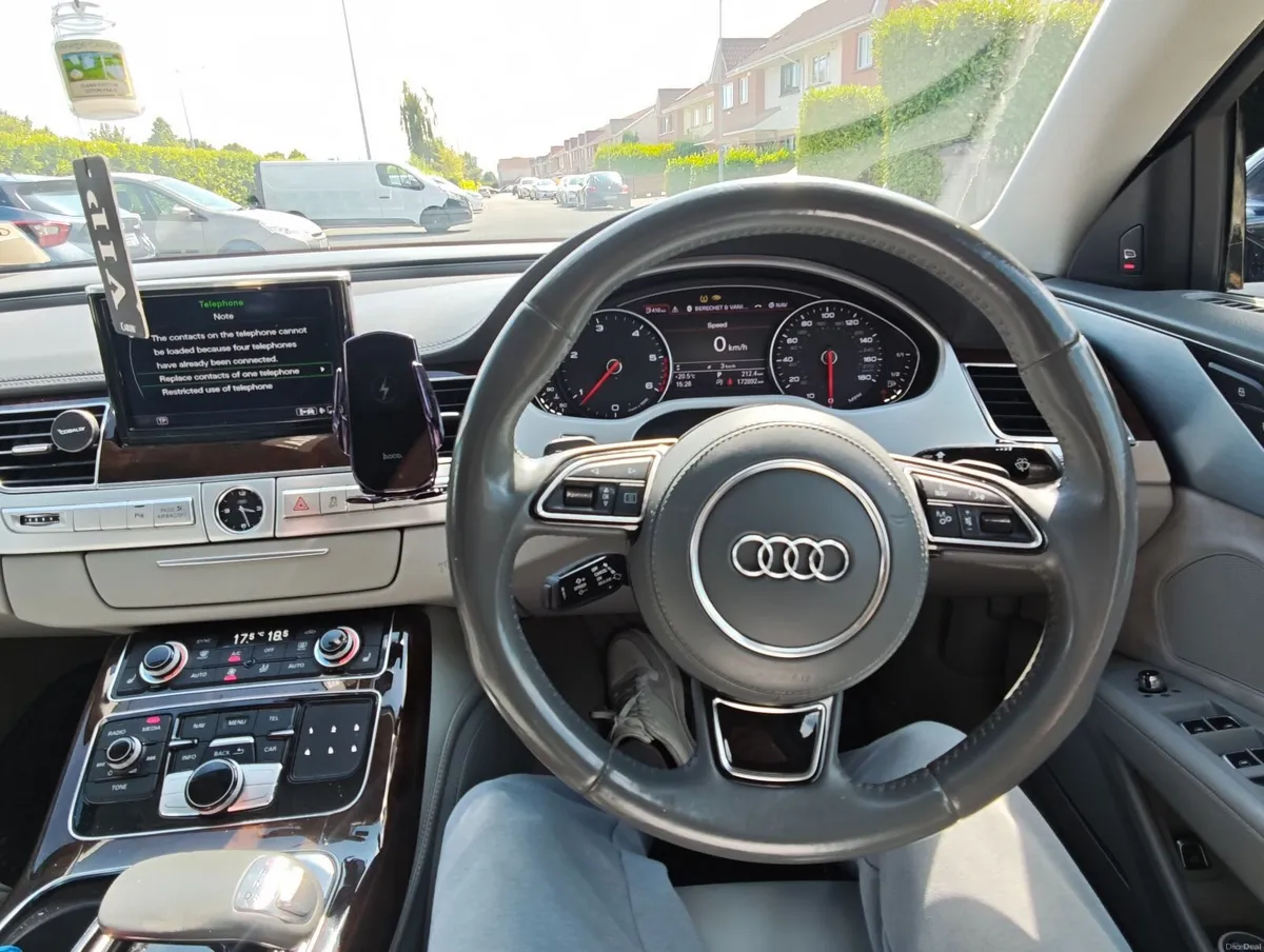 Audi A8 2015 - Image 2