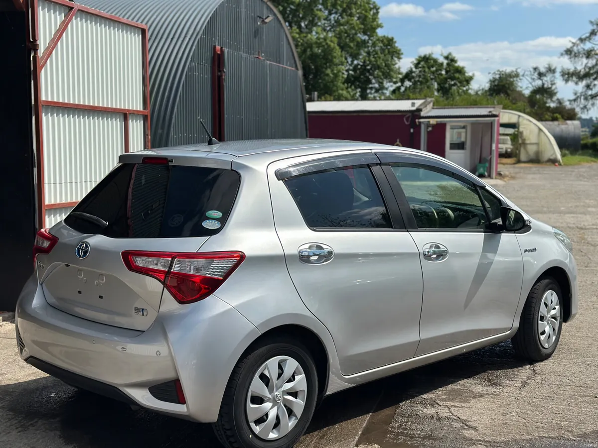 TOYOTA YARIS HYBRID 2019 low mileage - Image 6
