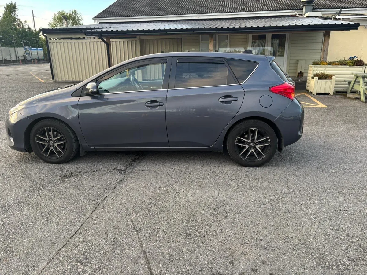 Toyota Auris 2015 - Image 1