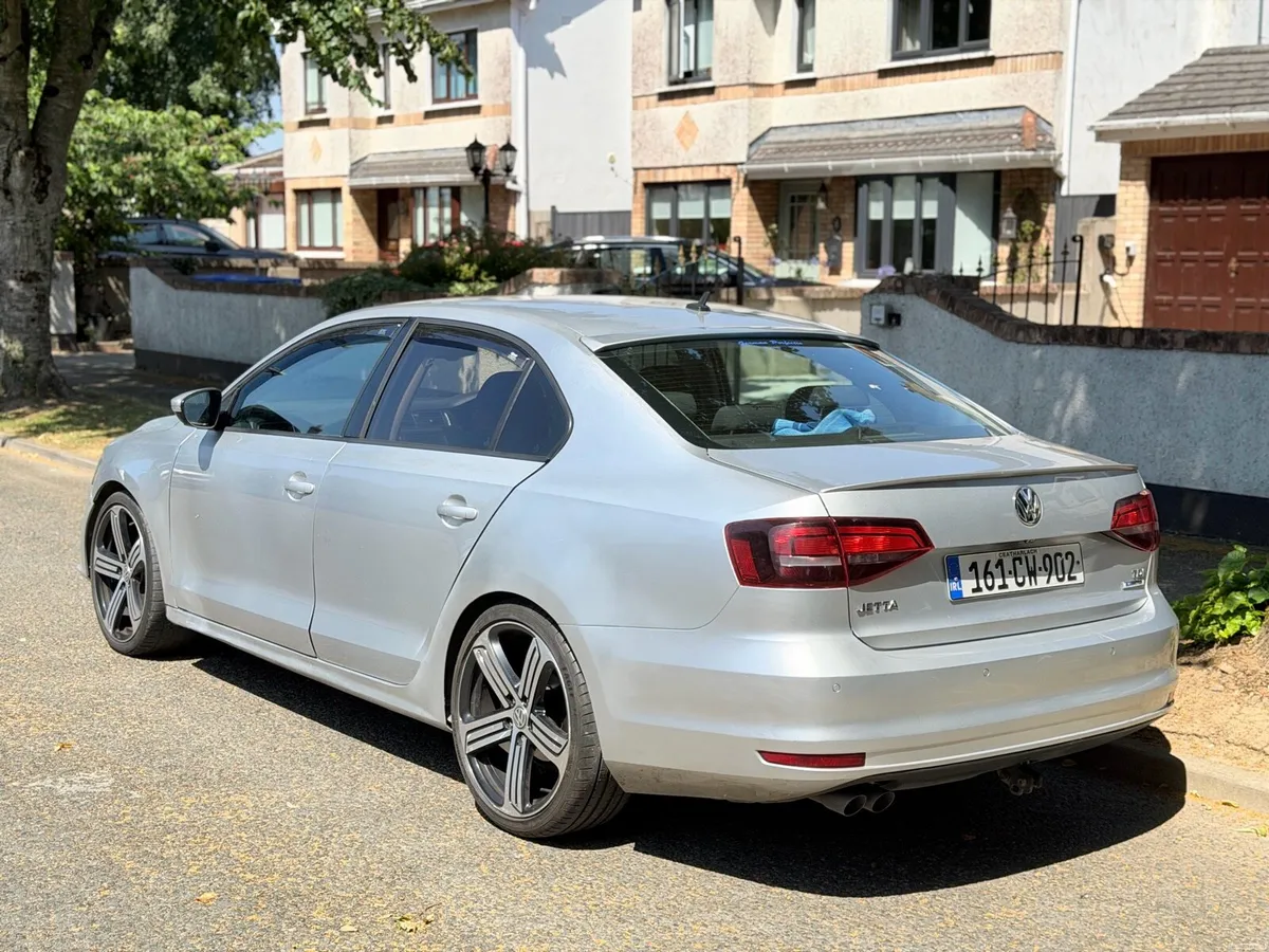 Volkswagen Jetta 2.0TDI - Image 4