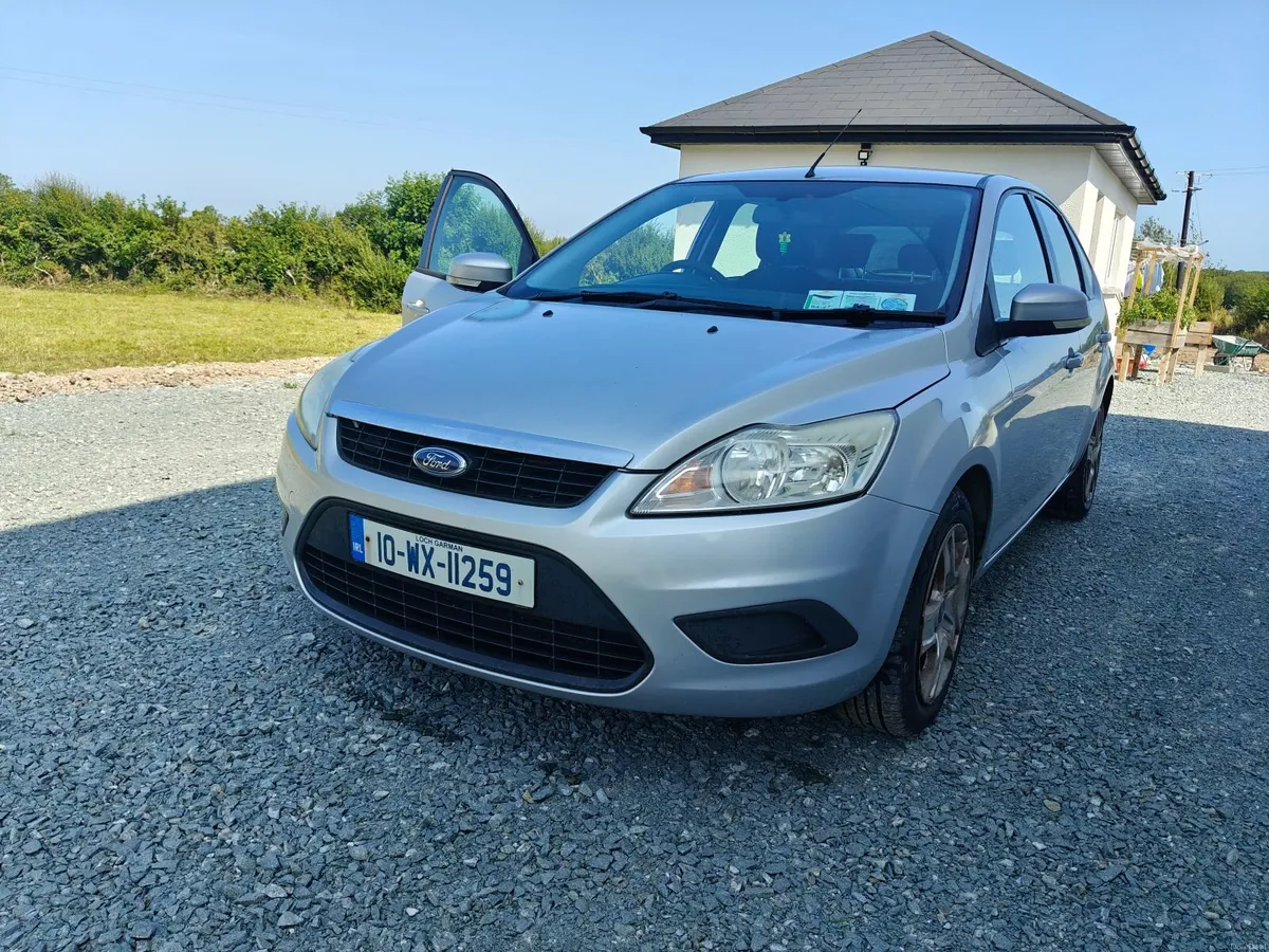Ford Focus 2010 - Image 2