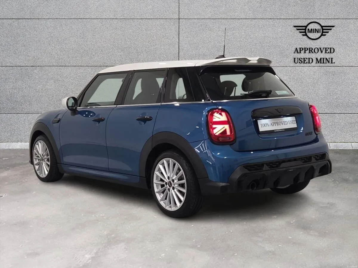Mini Cooper 5-Door Cooper Sport - Image 2
