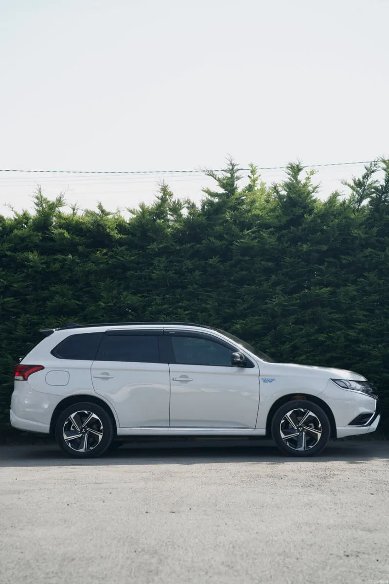 Mitsubishi Outlander PHEV 2021- High Spec - Image 5
