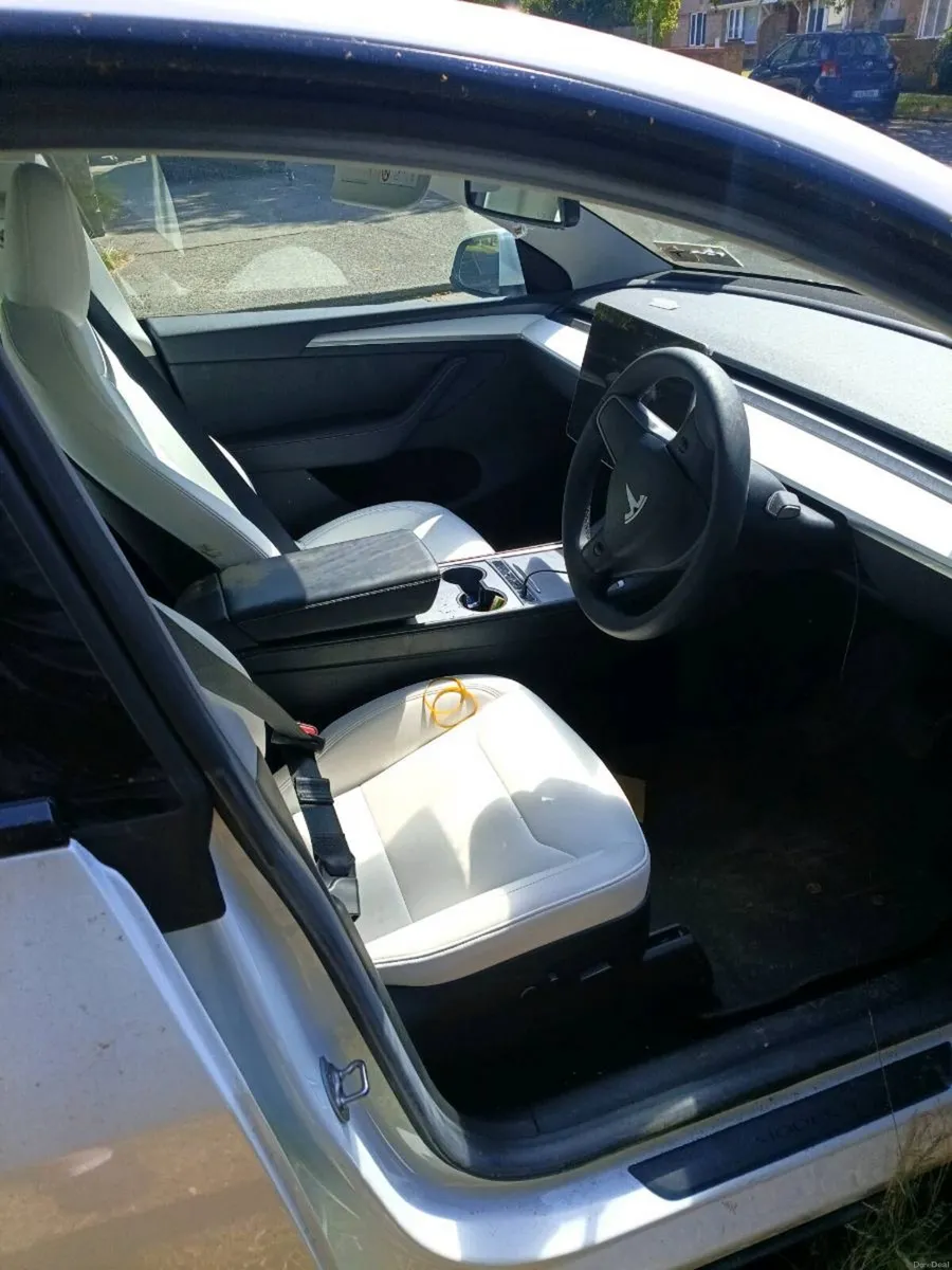 DEPOSIT TAKEN! 2024 Tesla model y RWD long range - Image 4