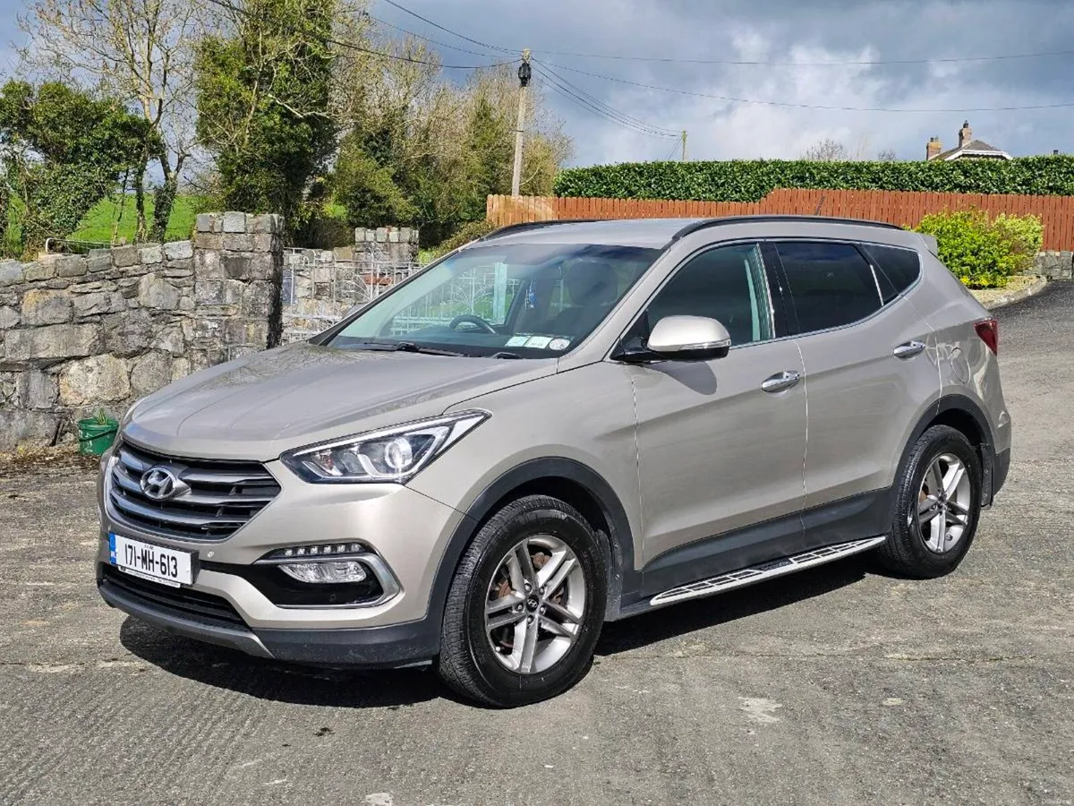 2017 Hyundai Santa Fe executive - Image 1
