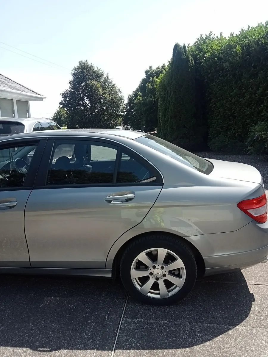 Mercedes-Benz C-Class 2010 - Image 2