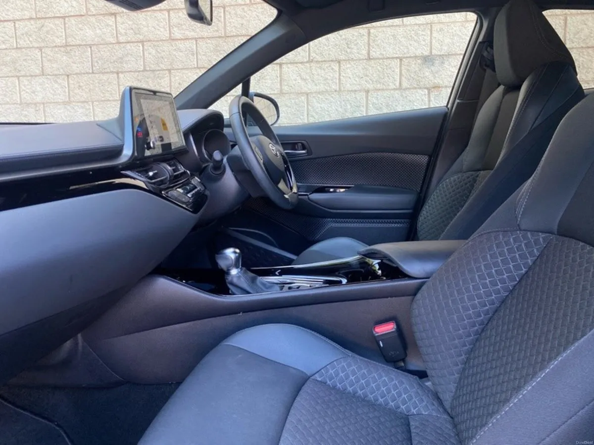 Toyota C-HR HYBRID SPORT BI-TONE 4DR - Image 6