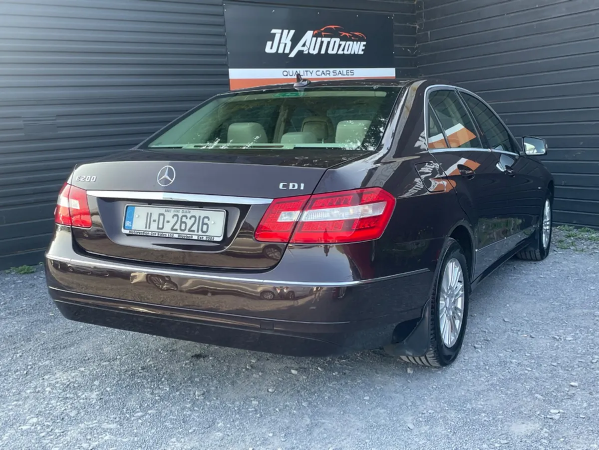 Mercedes-Benz E-Class 200 CDI BLUE EFFICIENCY ELEG - Image 4