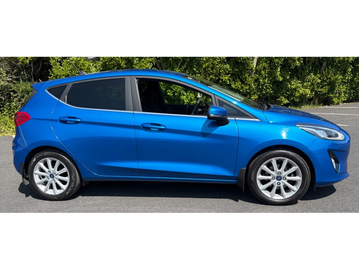 Ford Fiesta TITANIUM 5DR 1.0T 95 4DR - Image 2
