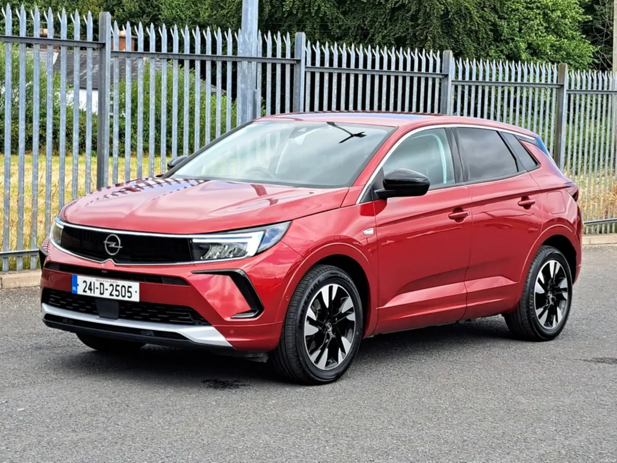 Opel Grandland ELEGANCE 1.6TURBO 225BHP PLUG-IN HY - Image 6