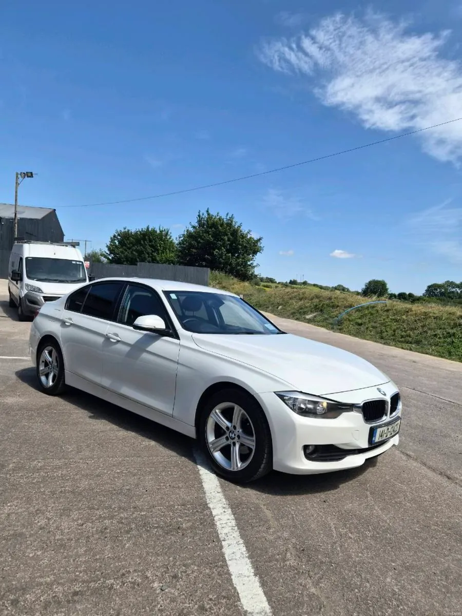 2014 BMW 318 diesel - Image 2