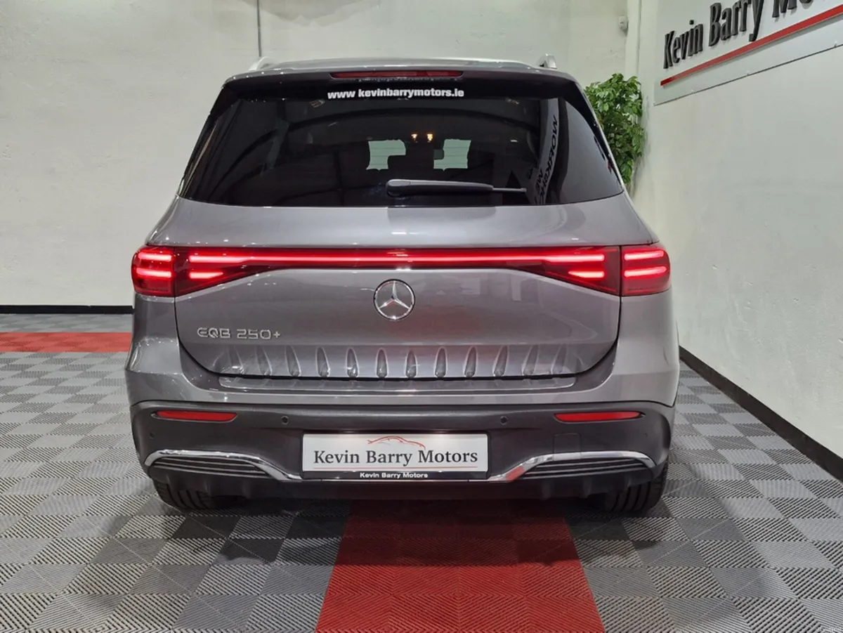 Mercedes-Benz EQB 250+ AMG LINE EXECUTIVE (70.5KWH - Image 3