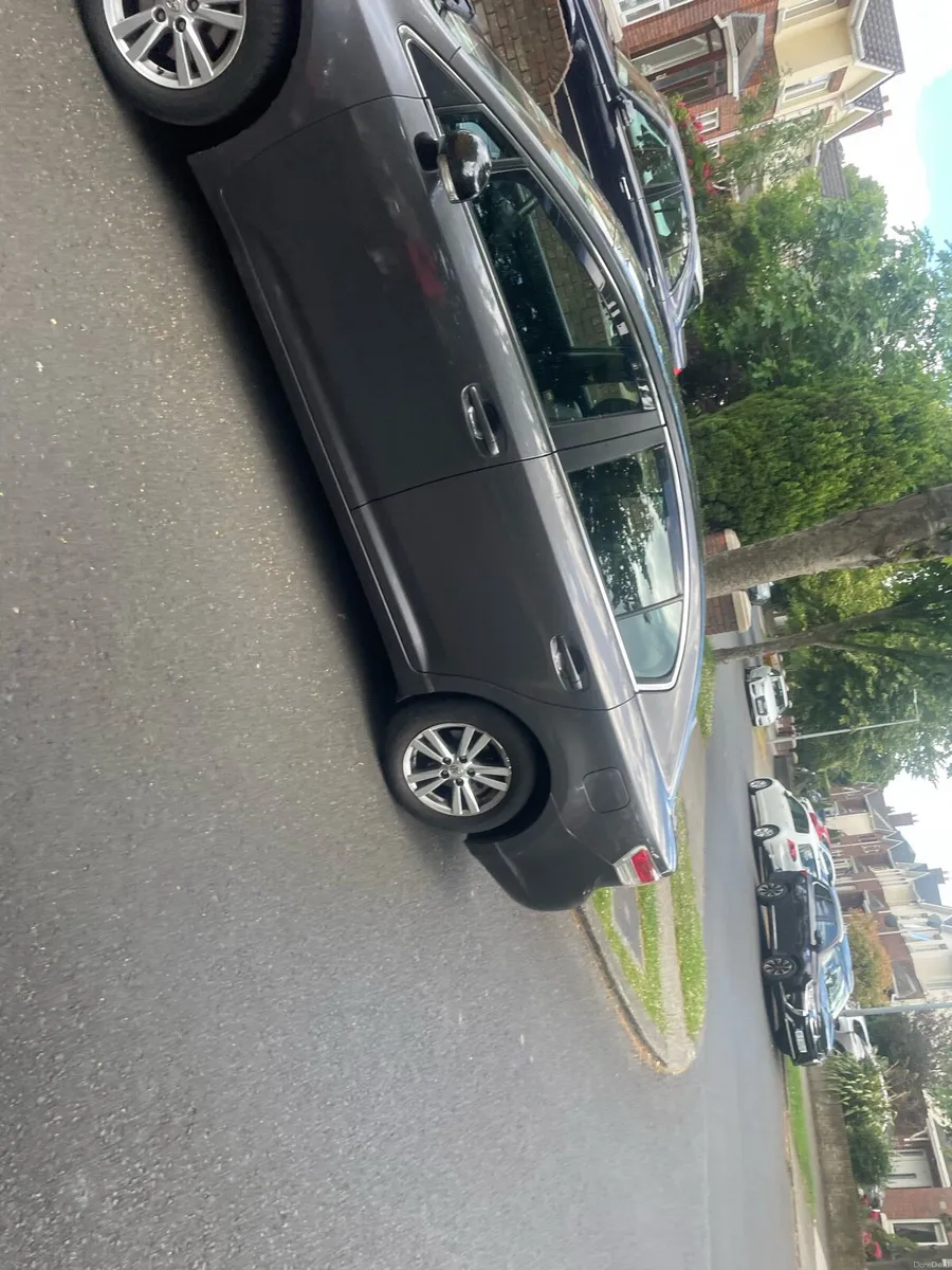 2011 Toyota avensis 1.6l petrol - Image 1