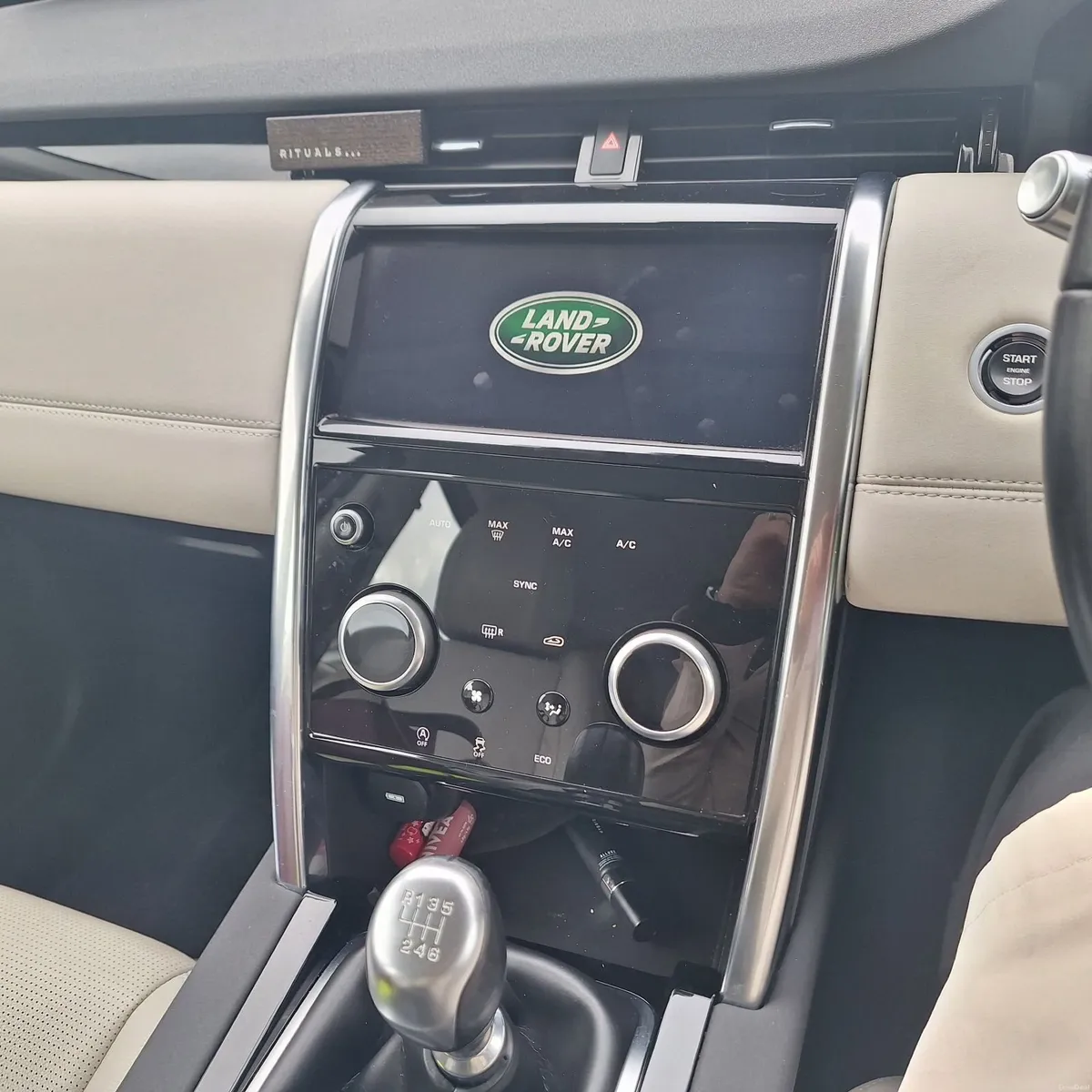 Land Rover Discovery Sport 2020 - Image 6