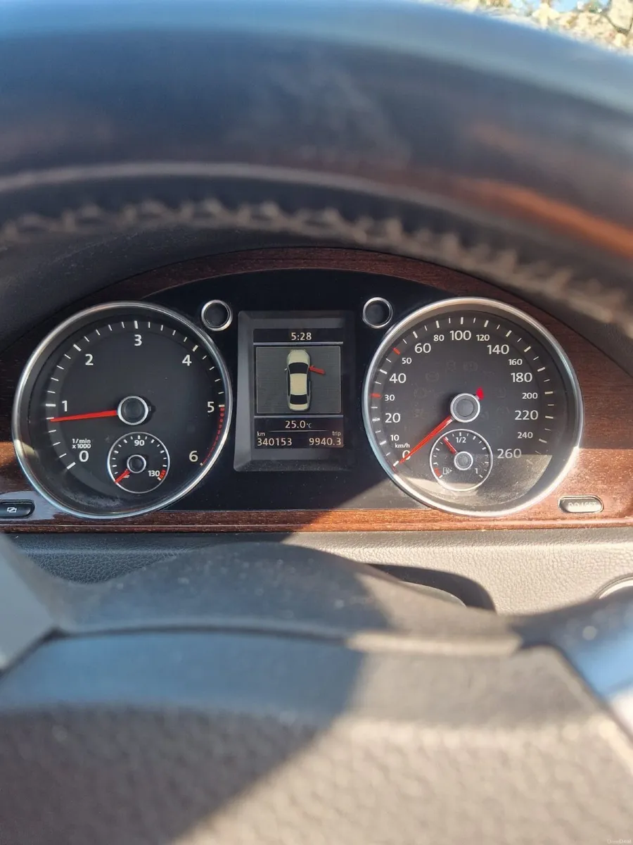 Volkswagen Passat 2011 - Image 5
