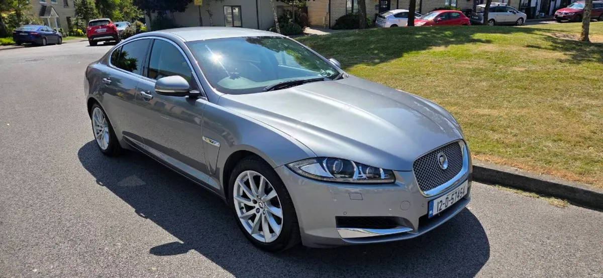 Jaguar XF 2.2D Premium Luxury Auto - Image 2