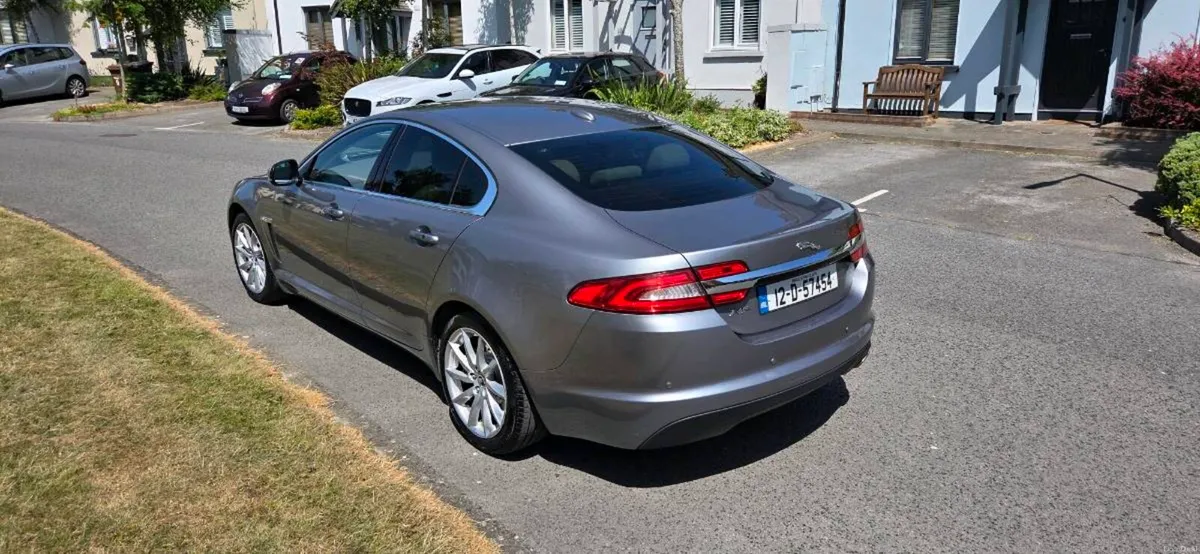 Jaguar XF 2.2D Premium Luxury Auto - Image 5