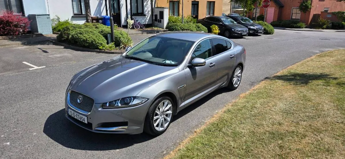 Jaguar XF 2.2D Premium Luxury Auto - Image 4