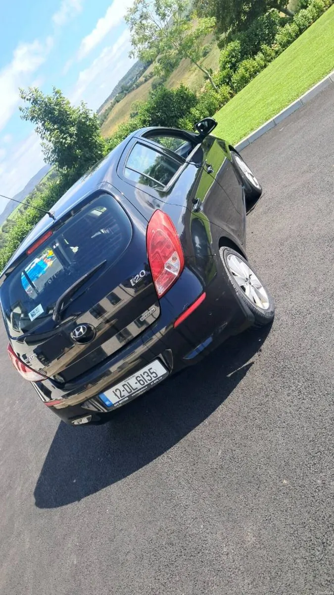 Hyundai i20 MANUAL - Image 2