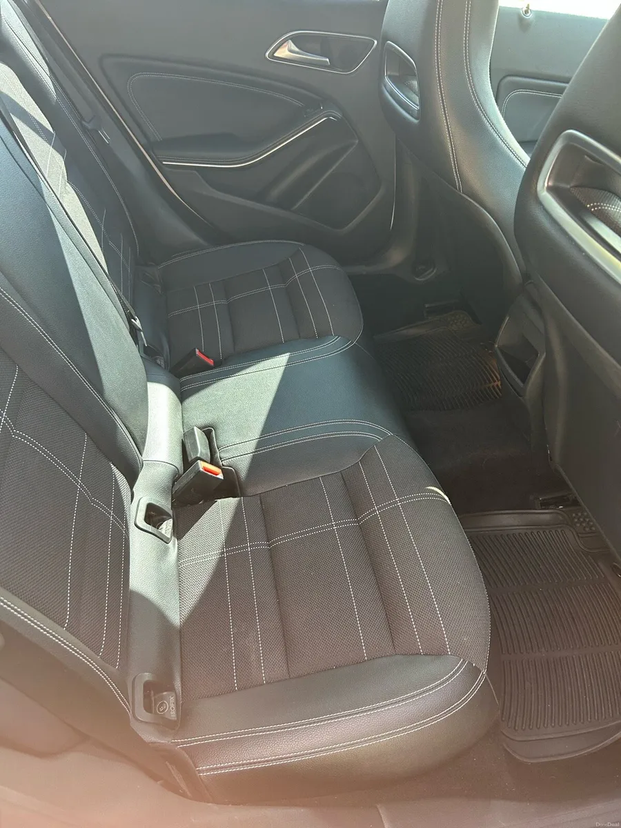 2015 Mercedes a180 d - Image 4