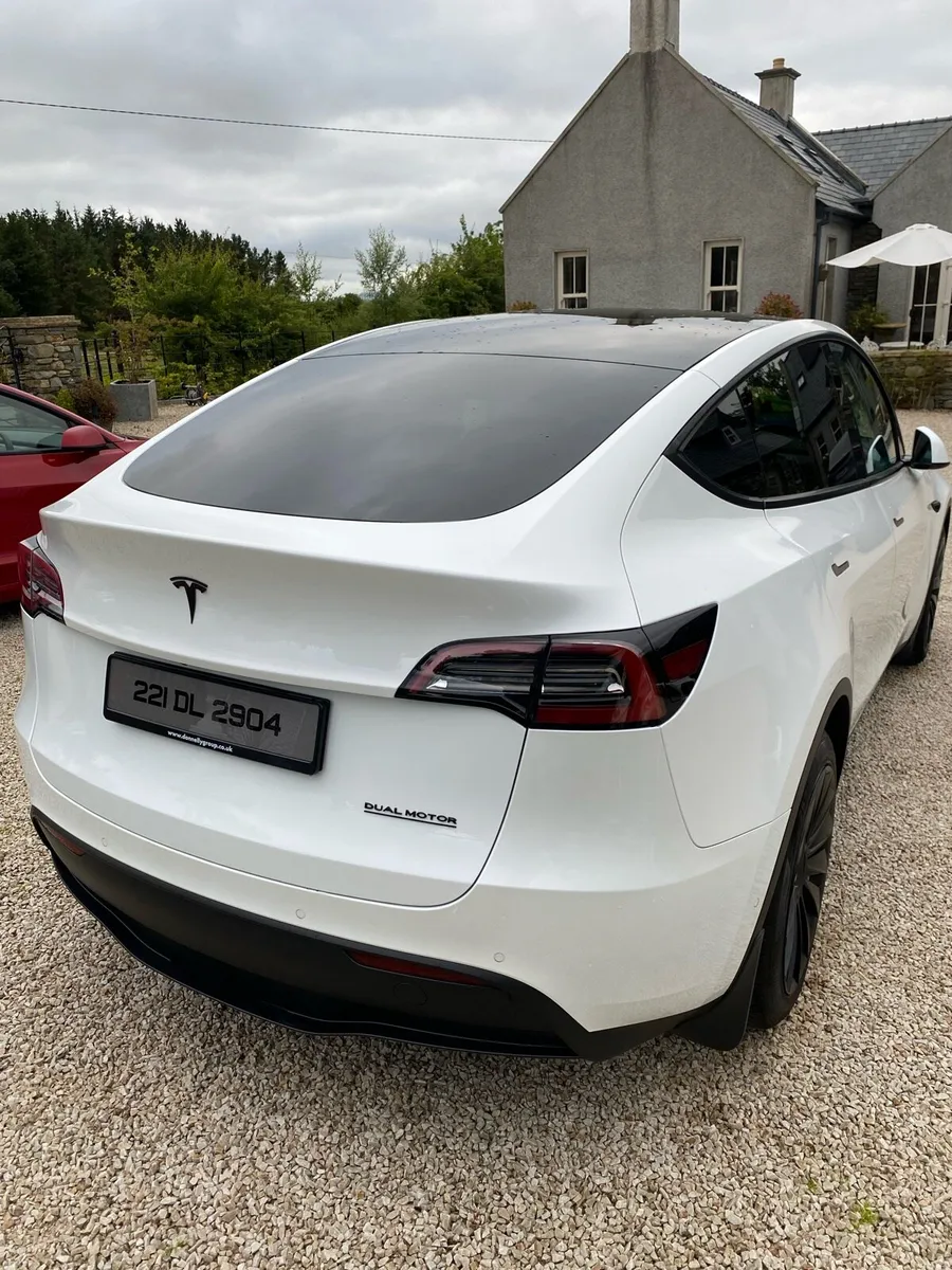 Tesla Model Y Long Range AWD - Image 2