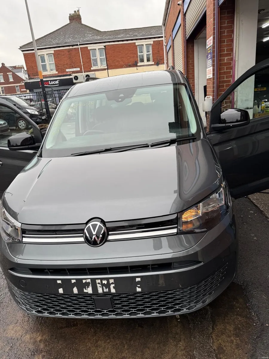 2023 232 AutoVolkswagen caddy wheelchair 7 seater - Image 4
