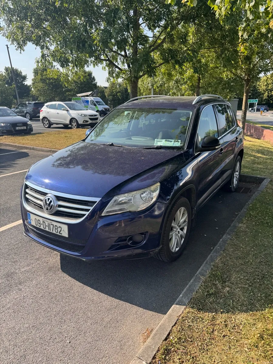 Volkswagen Tiguan Automatic 4x4 - Image 2