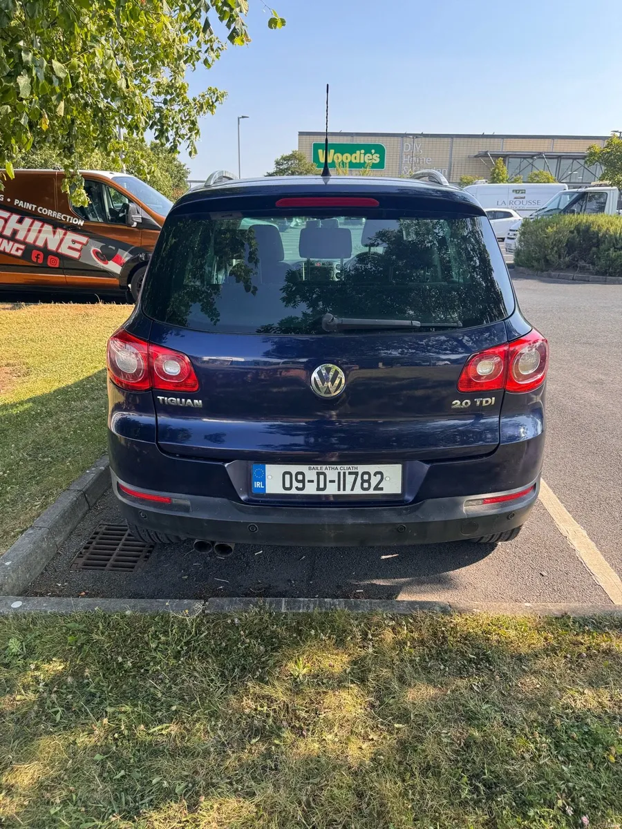 Volkswagen Tiguan Automatic 4x4 - Image 4