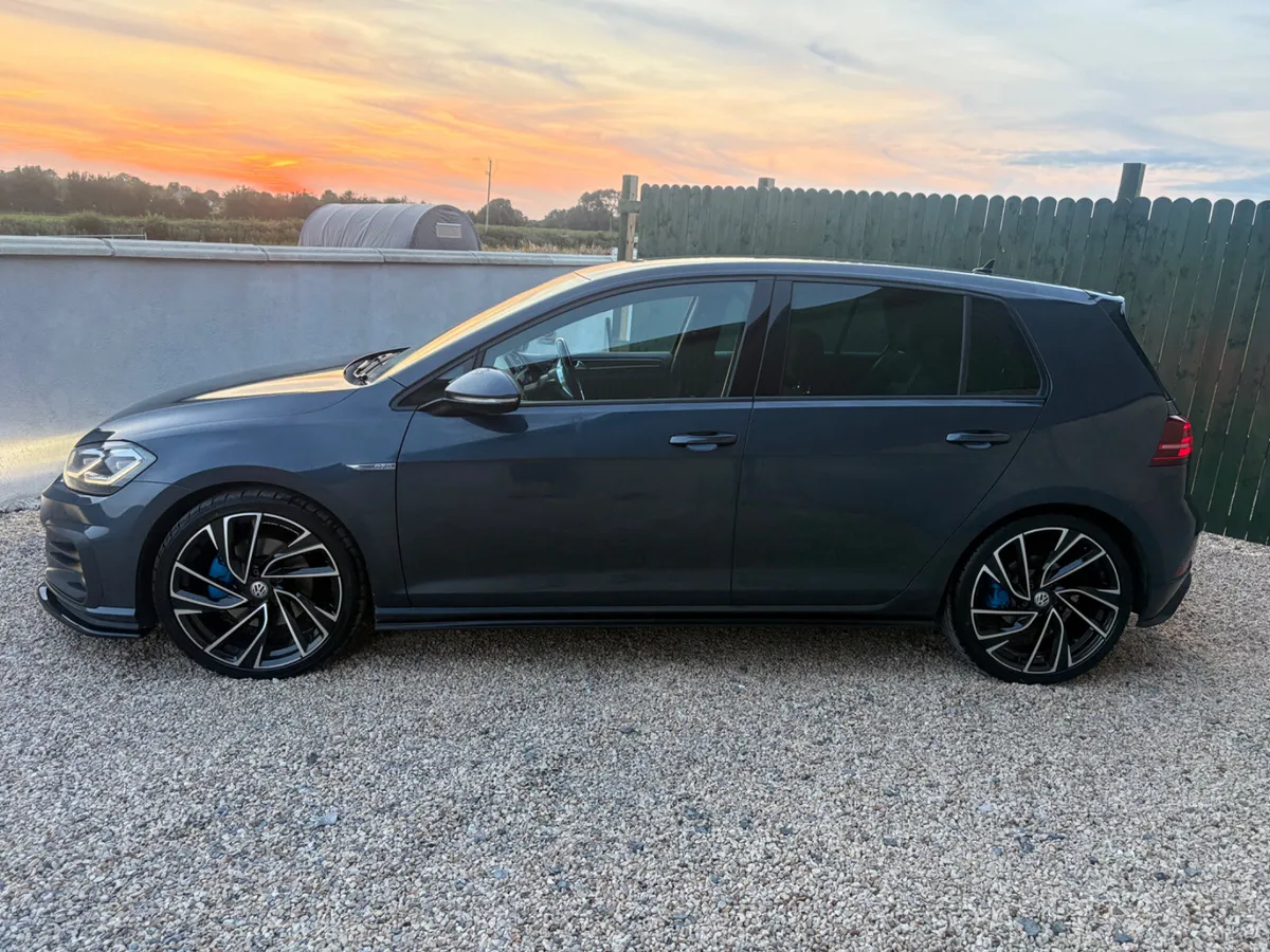 2017 Volkswagen Golf GTD DSG - Image 2