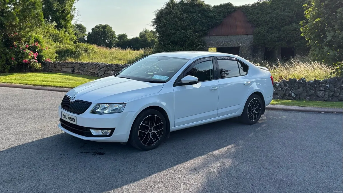 2015 Skoda Octavia - Image 2
