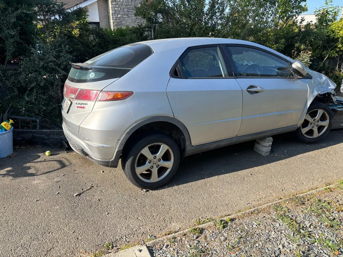 Honda Civic Exec. 1.8 i-VTEC –Two Cars– €3,250 ONO - Image 1