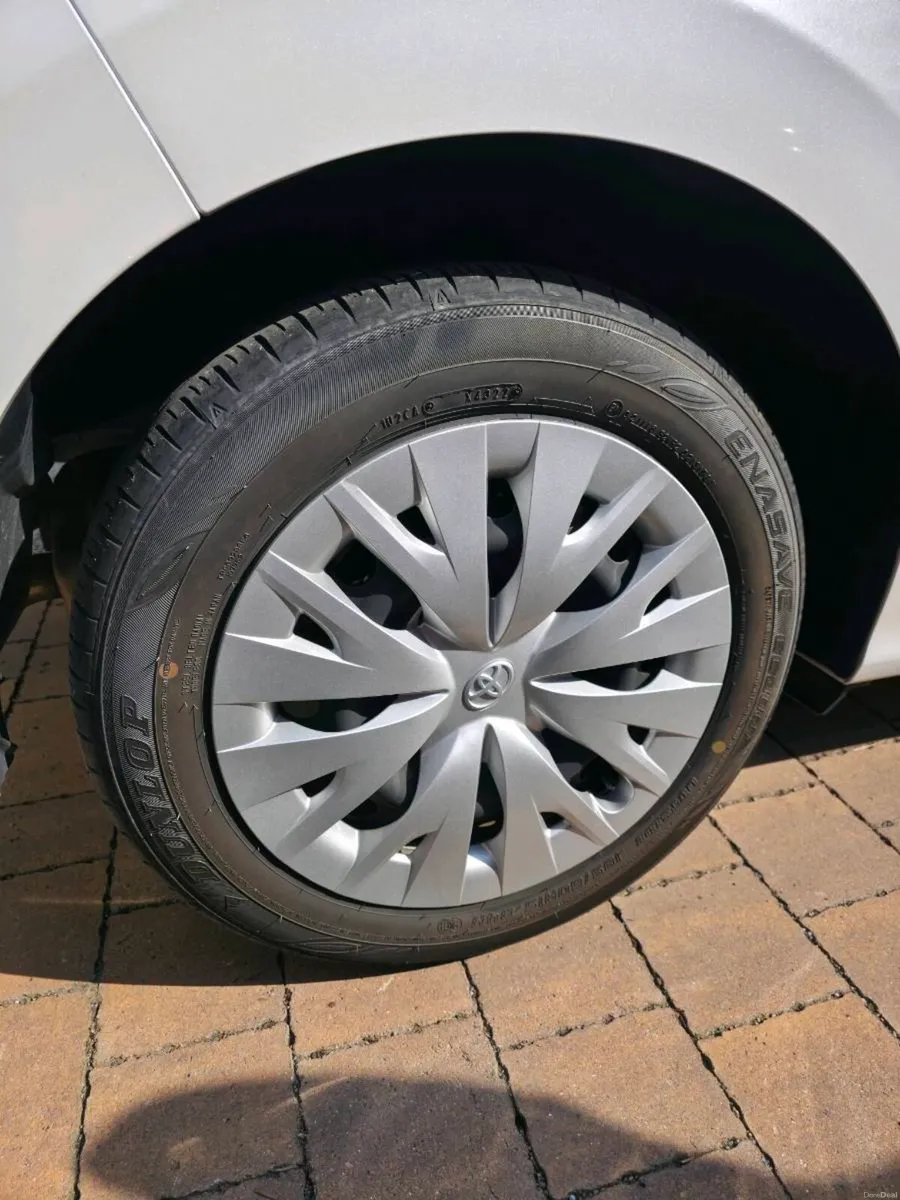 Toyota Yaris Hybrid Z, half leather seats - Image 5