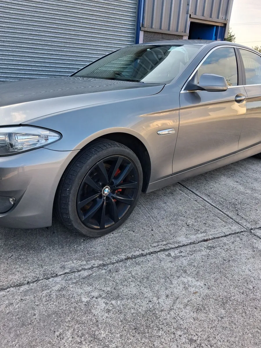BMW 5-Series 2010 - Image 4